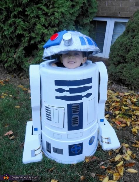 DIY R2D2 Costume for Boys