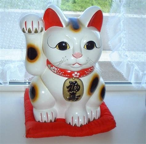 What Is Maneki Neko, aka the Lucky Cat?