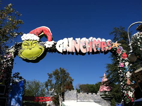 Universal Studios Hollywood Grinchmas Celebration! – Daytripping Mom