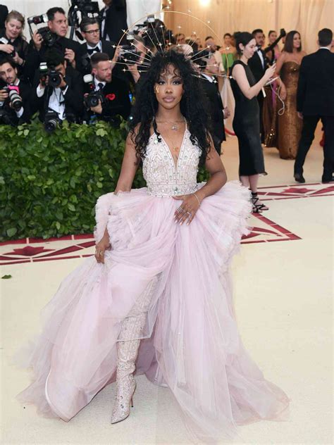 30 SZA Outfits That Highlight Her Style Journey