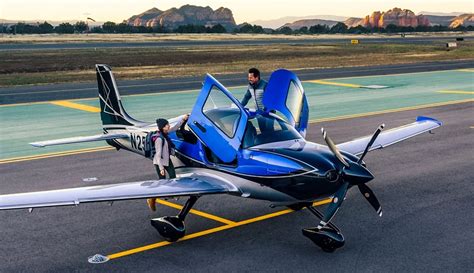 Cirrus SR22 Guide and Specs: A Ci-rious Aircraft - Aviator Insider