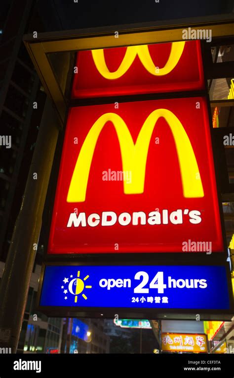 dh WAN CHAI HONG KONG McDonalds sign open 24 hours chinese fastfood Stock Photo: 43358234 - Alamy