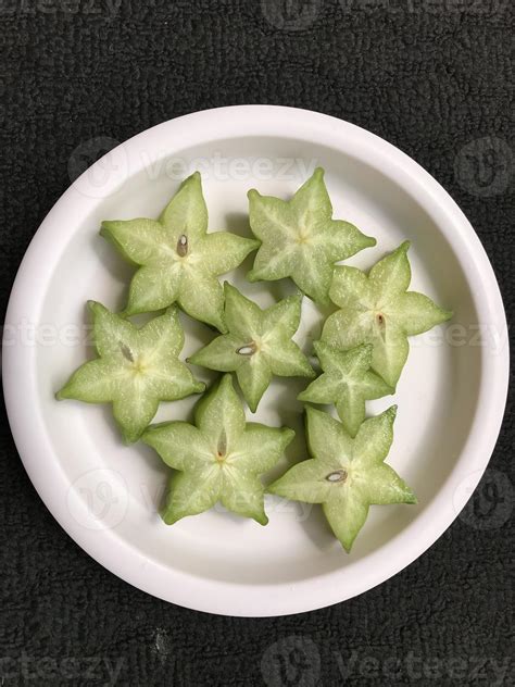 Green star fruit slices 12710369 Stock Photo at Vecteezy