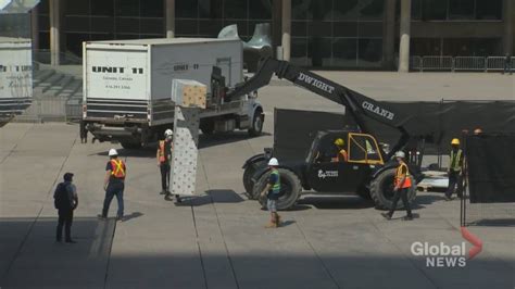 Crews begin installing new and enhanced ‘Toronto’ sign at Nathan ...