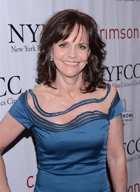 Sally Field - Biography - IMDb