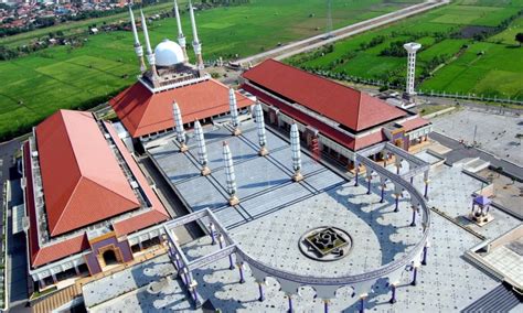 Masjid Agung Jawa Tengah, Masjid Megah dengan Desain Arsitektur Unik di Semarang - iTrip