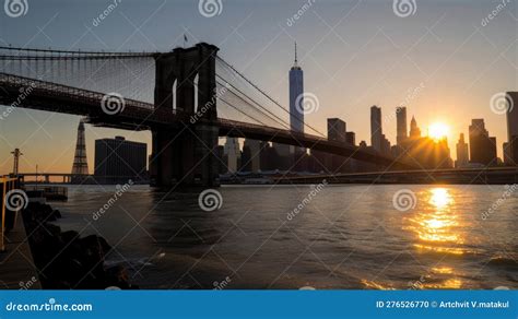 Sunrise Over Brooklyn Bridge and Downtown New York City Stock Illustration - Illustration of ...