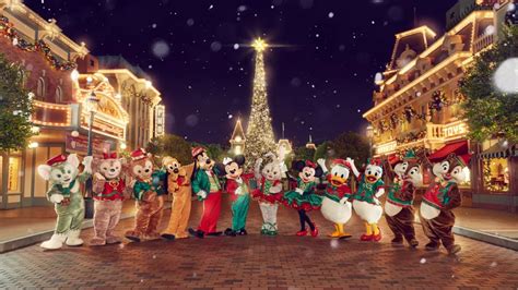 Dive into a Heartwarming Disney Christmas at Hong Kong Disneyland Resort