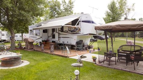 30 Best RV Decorating Ideas for Campground - kindofdecor.com | Campsite ...