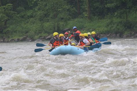 Our Whitewater Rafting Adventure at New River Gorge National Park – Meander With Us