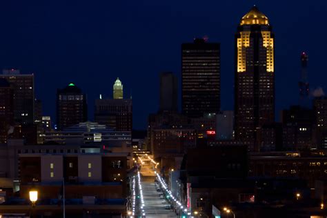 Des Moines Skyline at Night | Wide Screen Wallpaper 1080p,2K,4K