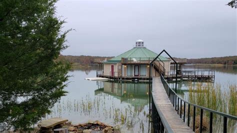 Plan a Relaxing Getaway to These Floating Cabins Halfway Between Dallas and Oklahoma City in ...