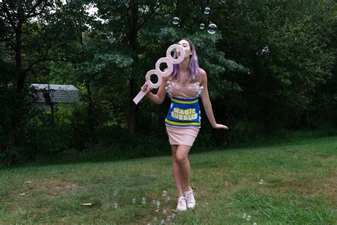 DIY Halloween costume: This bubble costume only requires 7 supplies