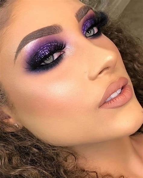 Pin by Diana Tobón on Maquillaje | Purple makeup, Purple makeup looks, Purple eye makeup