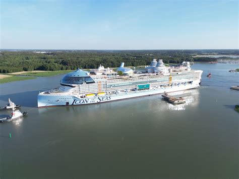 World's largest cruise ship 'Icon of the Seas' has begun sea trials ...