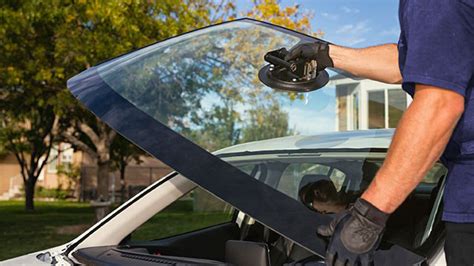 Broken Auto Glass, Windshield Crack Chip Repair and replacement Near Me