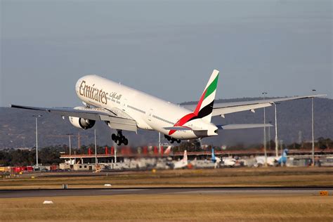 Perth Airport Spotter's Blog: Emirates B77W A6-EGZ EK420 'Go-Around' today at Perth Airport