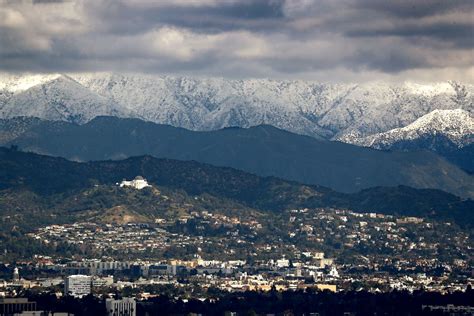 Before and after photos show snow blanketing L.A. mountains - Los Angeles Times