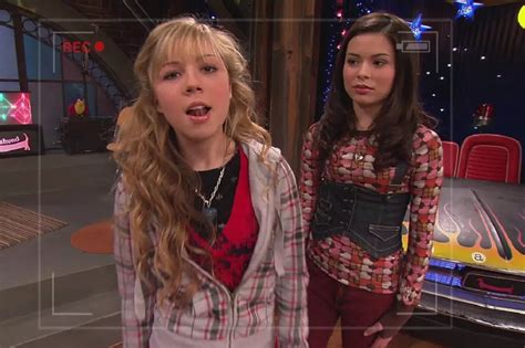 Why Isn't Sam in the 'iCarly' Reboot?