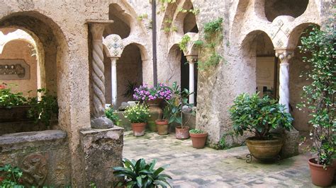 File:Villa cimbrone courtyard.jpg - Wikipedia