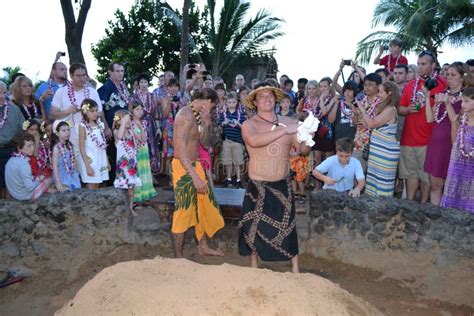 Lahaina Luau Maui editorial stock photo. Image of american - 105801648