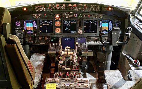 Boeing 737 900 Cockpit