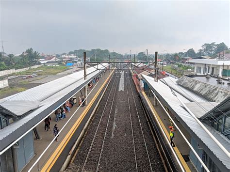 Cisauk Station In Serpong Stock Photo - Download Image Now - Built Structure, City, Horizontal ...