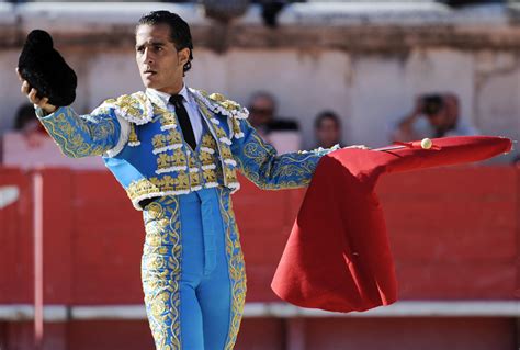 Spanish matador dies after being gored in bullfight | Fox 59