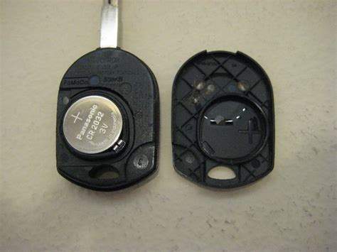 Replacing batteries in ford key fob