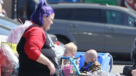 1000-Lb. Sisters star Amy Slaton takes sons Gage and Glenn to Walmart with sister Tammy and ...