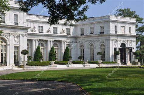 Rosecliff Mansion in Newport – Stock Editorial Photo © sainaniritu ...