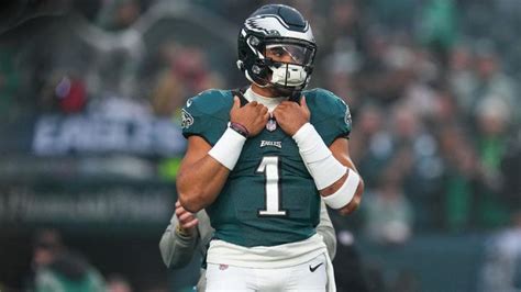 Jalen Hurts injury update: Latest news on Eagles QB's status ahead of ...