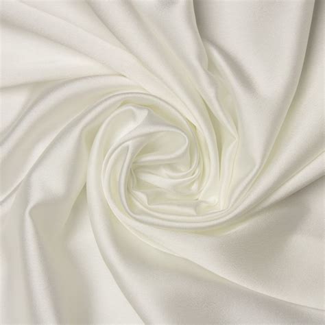 Satin fabric: Discover 6 types to inspire your fashion creations