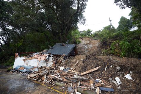 New Zealand Cyclone Recovery to Cost Billions as Deaths Rise - Bloomberg