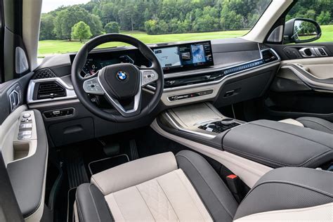 Explore the Luxurious Interior of the 2023 BMW X7