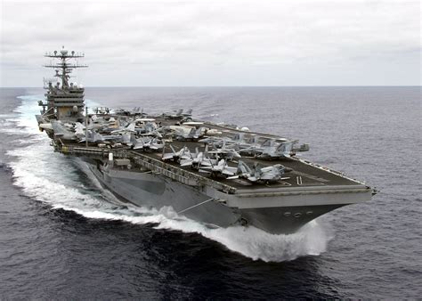 File:US Navy 010730-N-6234S-004 USS Carl Vinson (CVN 70) underway.jpg - Wikimedia Commons