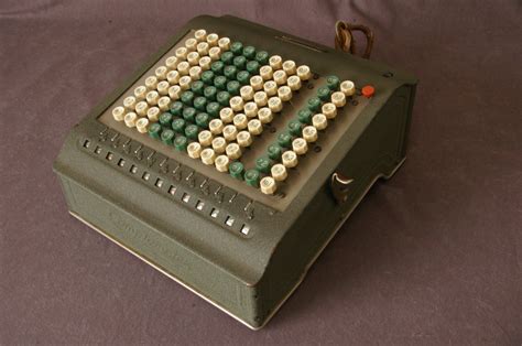 Electric Comptometer – A Collection of Mechanical Calculators