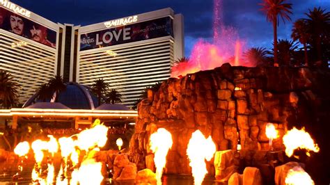 [4K] MUST SEE Las Vegas Strip Entertainment - The Mirage Volcano ...