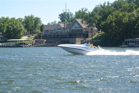 Boating at the Lake of the Ozarks