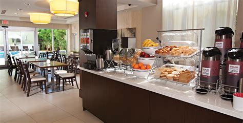 Free Breakfast - Comfort Suites Miami Airport