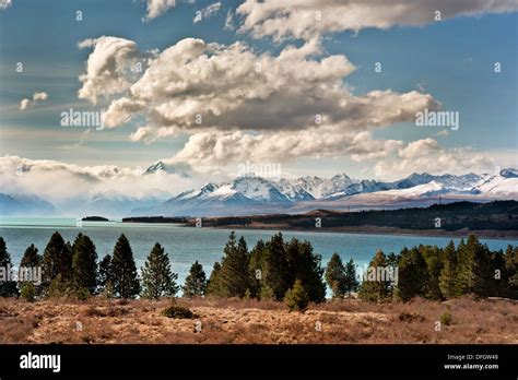 Lake Pukaki with Aoraki / Mount Cook in the distance, South Island, New ...