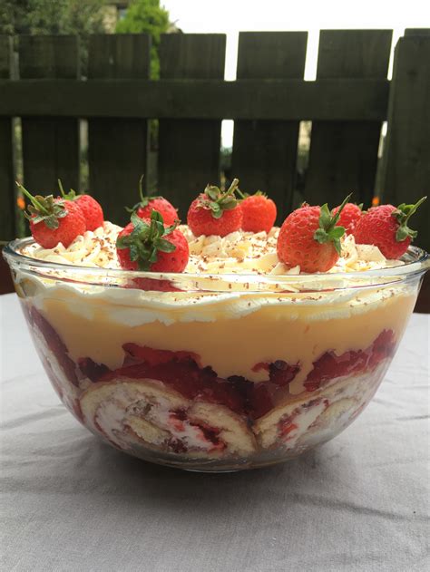 Easy Trifle | Classic British Dessert - TheUniCook Festive-Baking