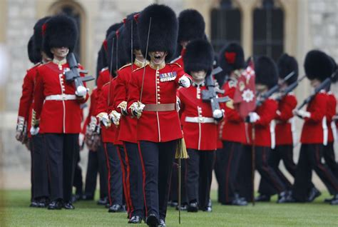 How To Identify The Foot Guards at Buckingham Palace