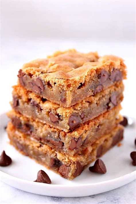 Chocolate Chip Blondies Recipe - Crunchy Creamy Sweet