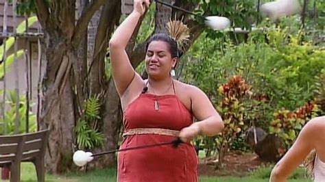 Polynesian Cultural Center Maori Poi Ball Twirling HD - YouTube