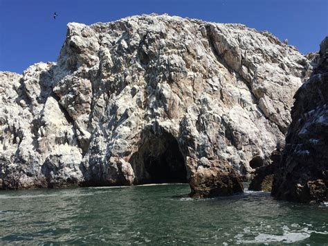 Guano-covered island in Baja California, Mexico [3264x2448] [OC] : r/EarthPorn