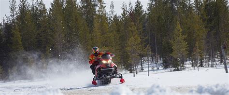 Snowmobiling Races: What Safety Gear Should You Wear?