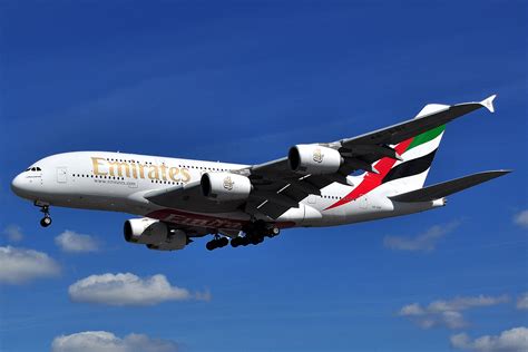 File:Airbus A380-800 - Emirates (A6-EDF).JPG - Wikimedia Commons