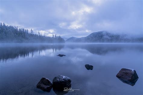 First snow at Lost Lake, Oregon [OC][2000x1334] : r/EarthPorn