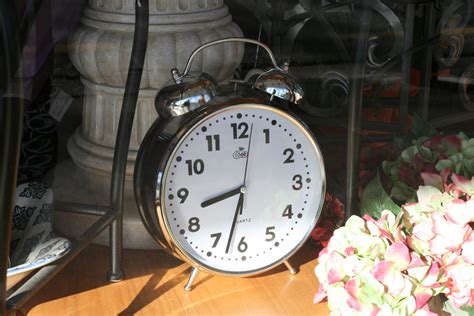 A old fashioned alarm clock ~ Oldbear News